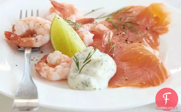 Salmão e camarão com endro e limão aïoli