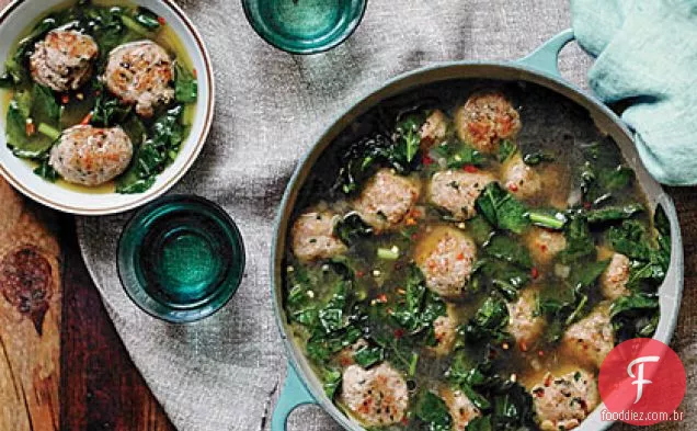 Sopa de Almôndega de peru com verduras