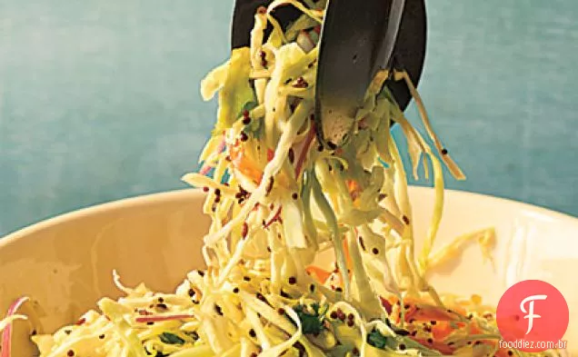 Repolho Slaw com molho de sementes de mostarda picante