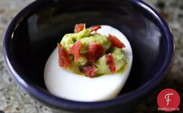 Bacon abacate' deviled ' ovos