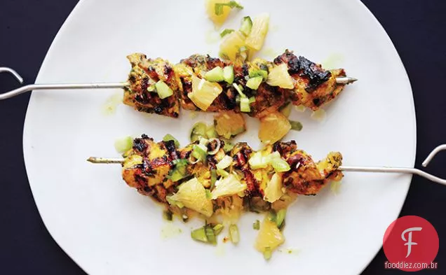Espetos de frango com salsa de limão Meyer