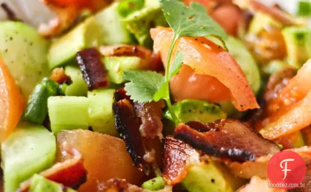 Salada De Abacate Com Bacon Pingando Molho