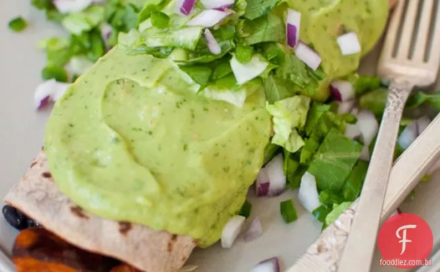 Batata Doce Burrito sufocado em abacate Salsa Verde