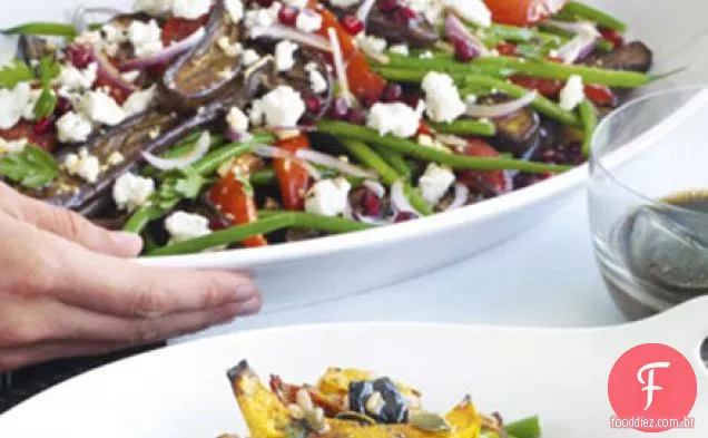 Salada de feta mediterrânea com molho de romã
