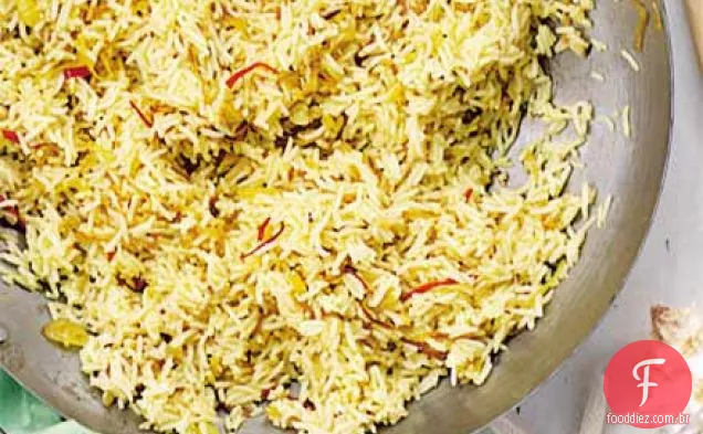 Cúrcuma pilau com cebola dourada