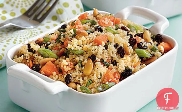 Salada de cuscuz crocante com groselha e hortelã