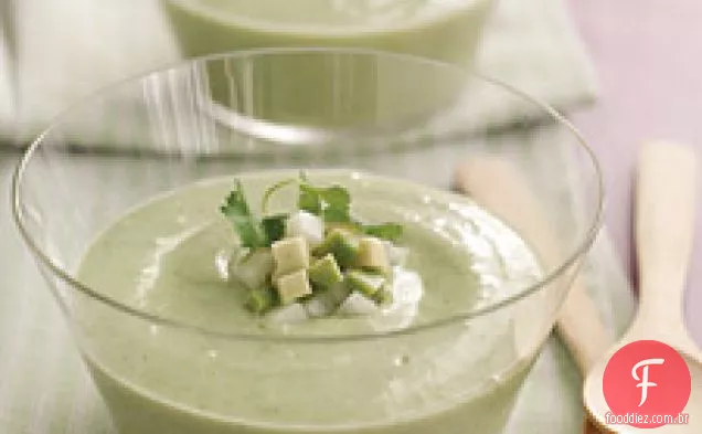 Sopa gelada de abacate e pepino