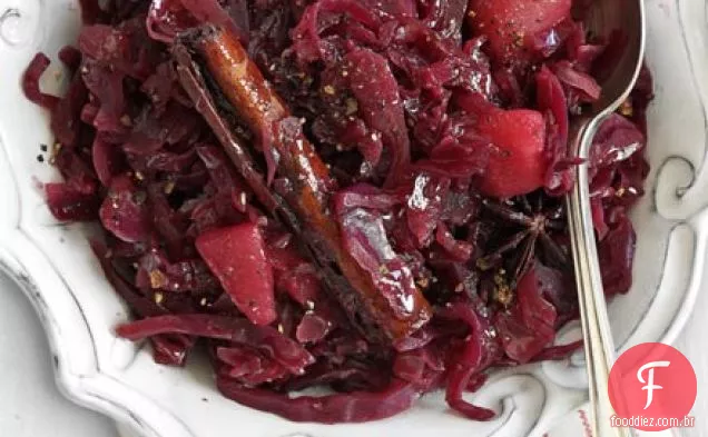 Repolho roxo com porta quente e peras