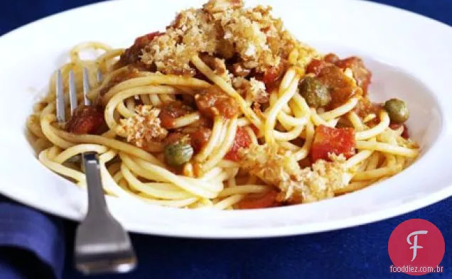 Pesto e massa de tomate com migalhas crocantes