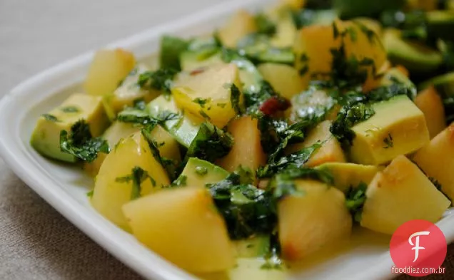 Salada De Verão De Abacate De Ameixa