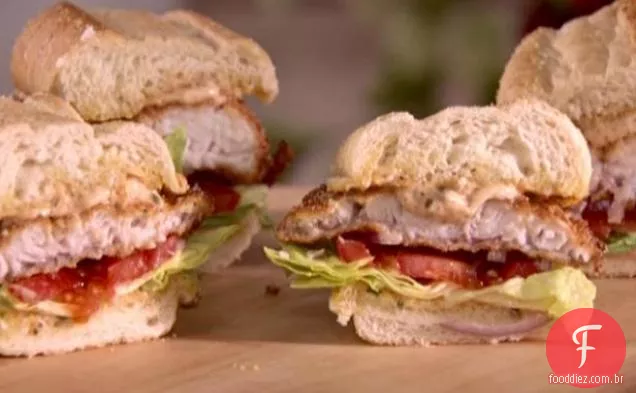 Sanduíches de bagre com Cajun Remoulade