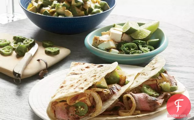 Tacos de bife grelhado com Salsa de abacate
