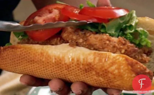 Sanduíche De Dedo De Peixe-Gato Com Crosta De Noz-Pecã
