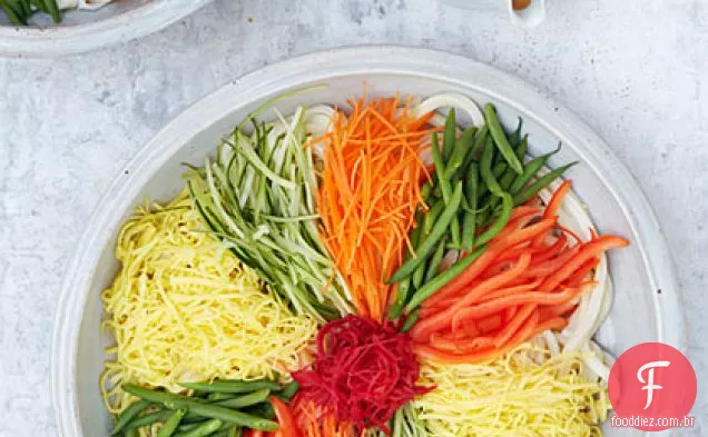 Salada Udon Gelada (Hiyashi Chuka Udon)