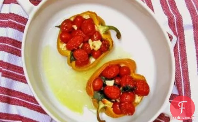 Pimentão Recheado Com Tomate, Manjericão E Queijo Feta