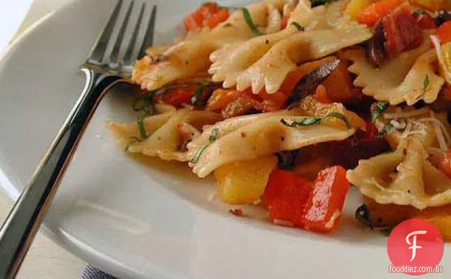 Alho e pimentão Farfalle