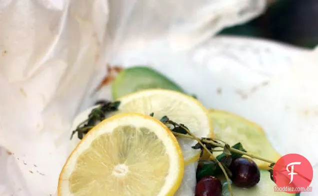 Peixe De Limão E Abóbora De Verão Assado Em Pergaminho