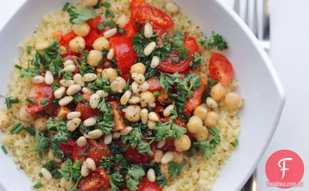 Pimenta Vermelha, Grão De Bico E Tomate Cereja Cuscuz