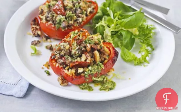 Cogumelos, noz e tomate pimentos assados