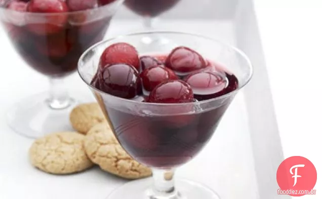 Cerejas em vinho rosé e xarope de baunilha