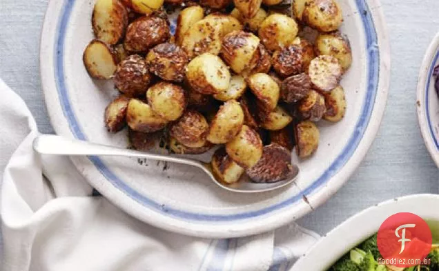 Batatas novas assadas com mostarda