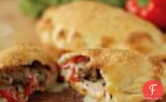 Salsicha E Pimenta Vermelha Calzones