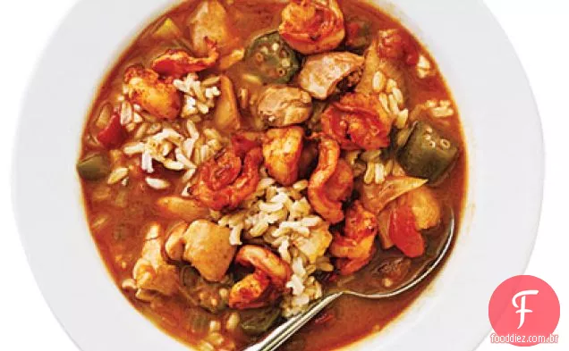 Camarão esfumaçado e frango Gumbo