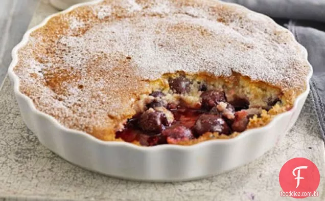 Esponja de cereja e amêndoa com pistache crème fraîche