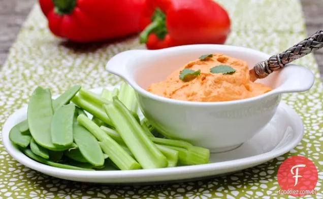 Hummus E Vegetais De Pimenta Vermelha Torrada