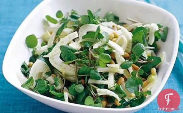 Salada de erva-doce, agrião e pinhão