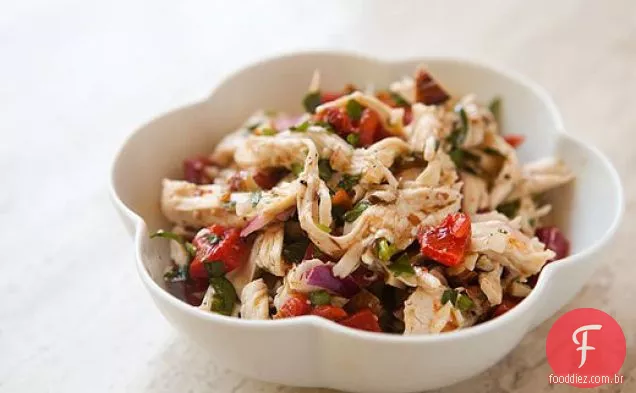 Salada De Frango Com Pimentão Assado E Amêndoas Torradas
