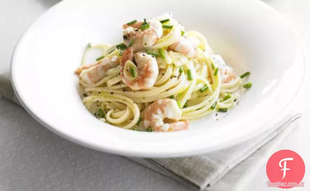 Linguine cremoso com camarões