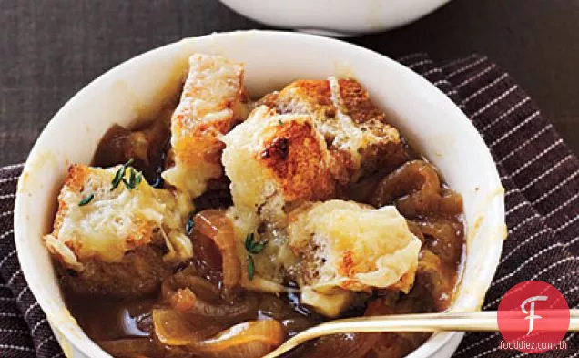 Sopa de cebola e maçã francesa