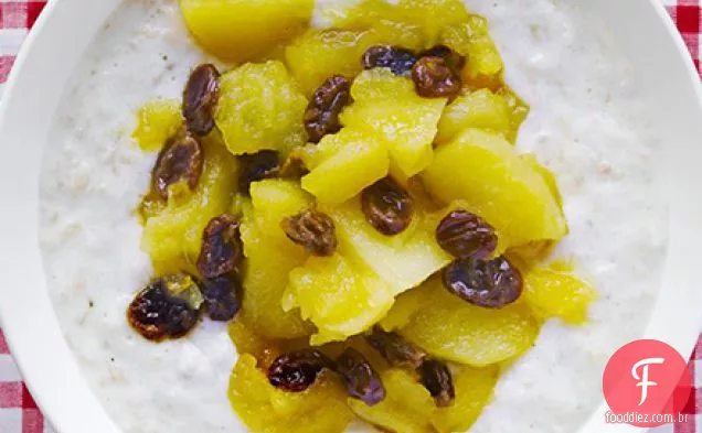 Mingau de iogurte cremoso com compota de maçã e passas