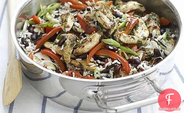 Arroz frito com frango picante
