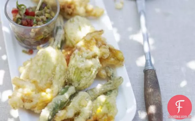 Flores de courgette recheadas com molho de azeitona