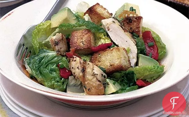 Salada de frango com limão com croutons crocantes