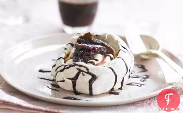 Mulled spiced Pavlovas