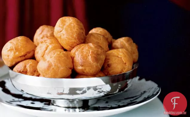 Pimenta Vermelha, Alho & Pecorino Gougères