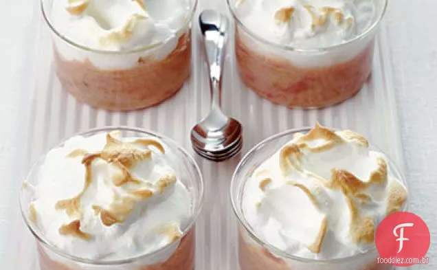 Potes de merengue de ruibarbo e morango