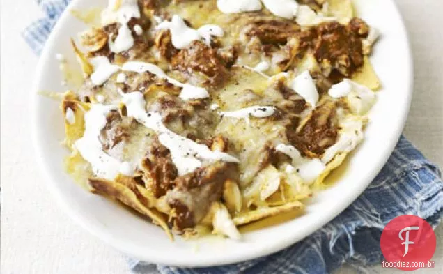 Chilaquiles em molho de pimenta mulato