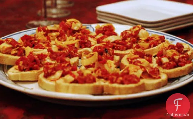 Alcachofra E Crostini De Pimenta Vermelha Assada