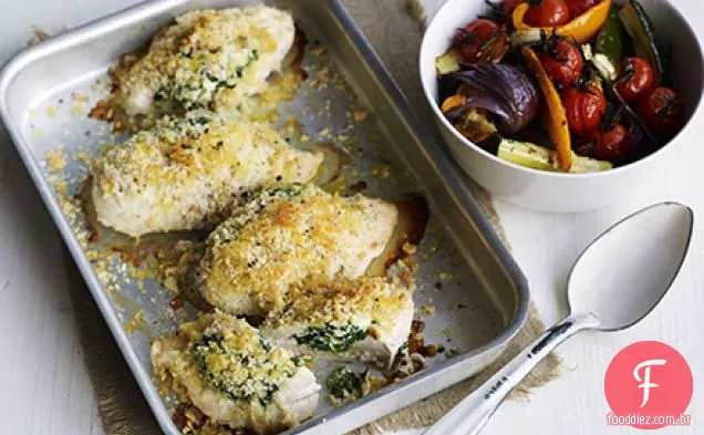 Espinafre, ricota e frango traybake