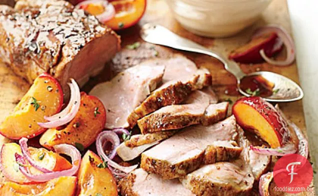Carne de porco envidraçada com ameixas frescas