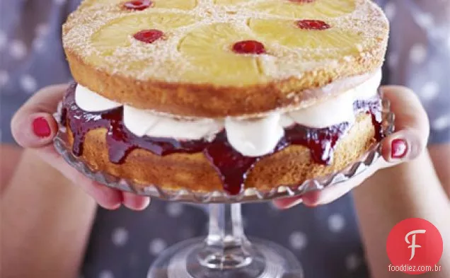 Bolo de sanduíche de abacaxi e cereja de cabeça para baixo