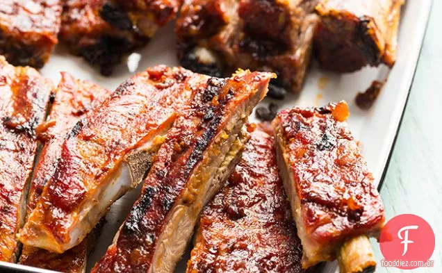 Costelas de porco churrasco clássico com molho de churrasco de Bacon esfumaçado
