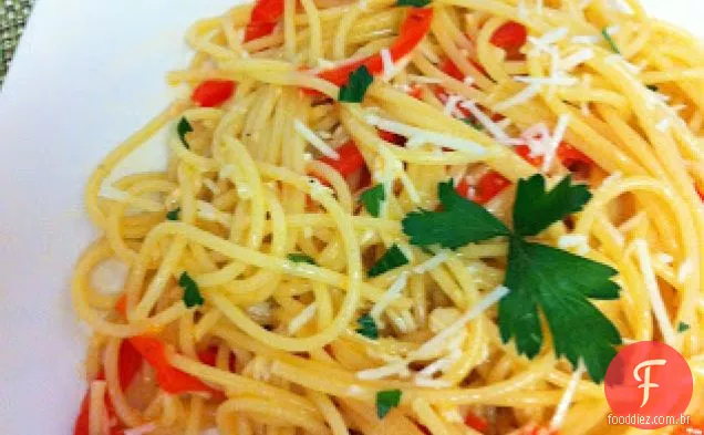 Macarrão Com Alho E Pimenta Vermelha