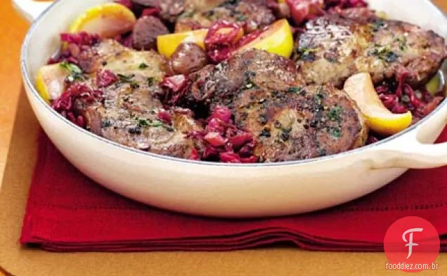 Carne de porco cozida lentamente e repolho roxo