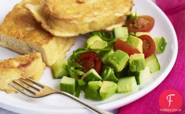 Pão de queijo eggy com salada grossa