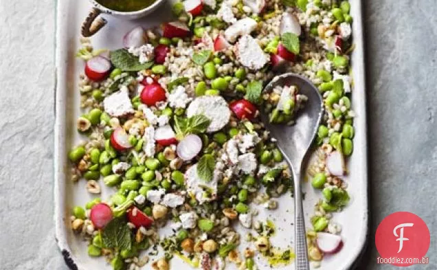 Salada de feijão, cevada e hortelã